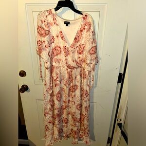 Cream floral Torrid wrap midi dress🤩 Size 2
